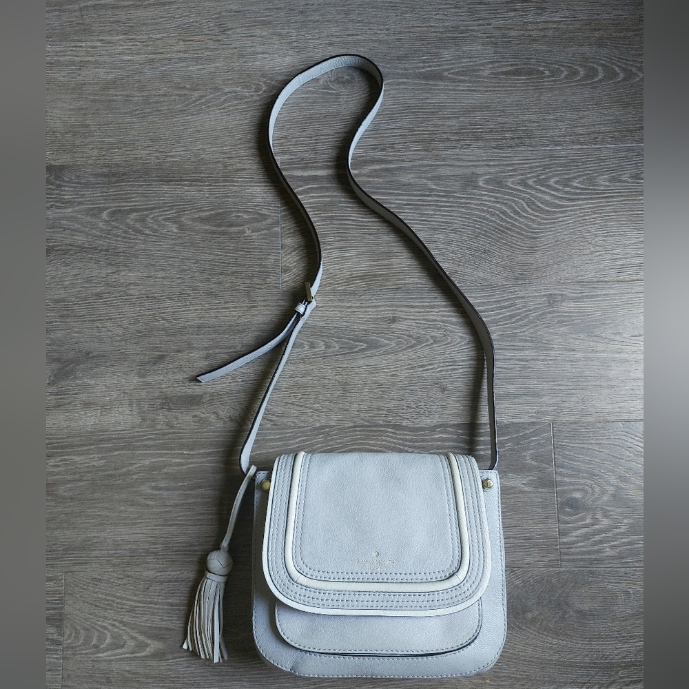 Kate Spade grey and white leather shoulder crossbody bag.